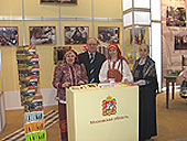 Сотрудники музея на выставке Интурмаркет