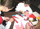 мастер-класс по изготовлению  новогодней елочки из разноцветной бумаги 