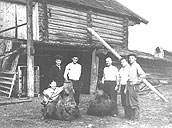 Экспедиция народного отдела в 1950-гг. О.В. Круглова (слева)  